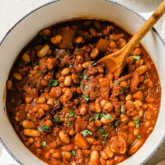 Apple Pie Baked Beans in a pot