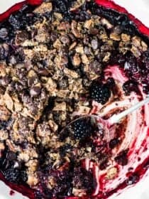 SAVE FOR LATER! This Chocolate Blackberry Crumble is so good you'll NEVER know it's a healthy dessert recipe. The grain-free topping resembles your favorite traditional crumble topping but it's made without oats. It's crazy delicious. | vegan + paleo + gluten-free + refined sugar-free | #theendlessmeal #blackberries #crumble #crisp #refinedsugarfree #paleo #vegan #glutenfree #blackberrycrumble #berrycrumble #fruitcrumble #summer #dessert #bakedfruit