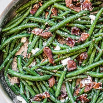 Green beans and bacon in a frying pan.
