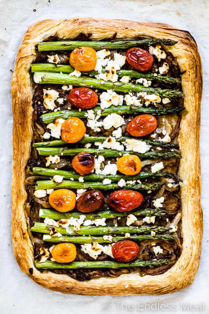 Asparagus tart made with puff pastry