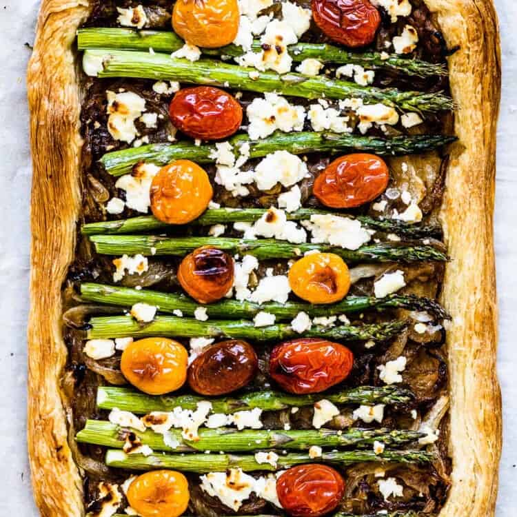Asparagus tart made with puff pastry